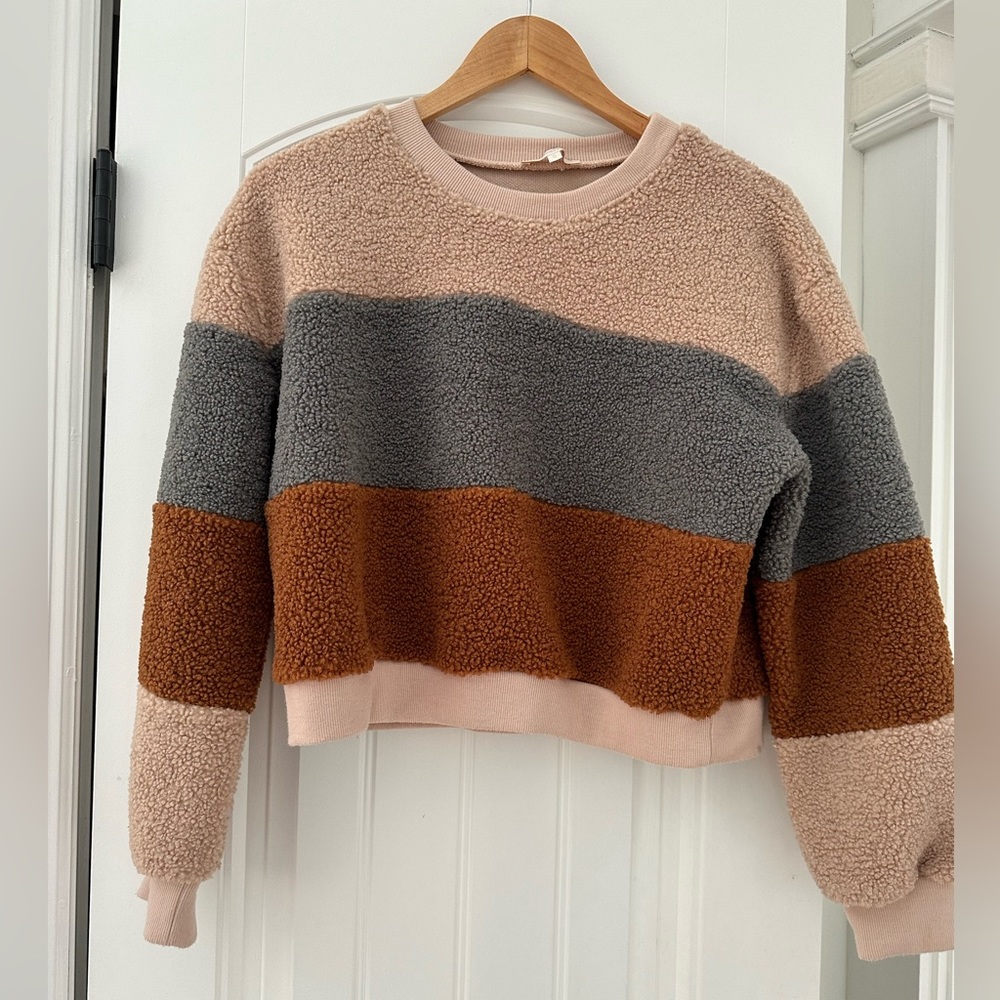 Olivaceous sweater size small